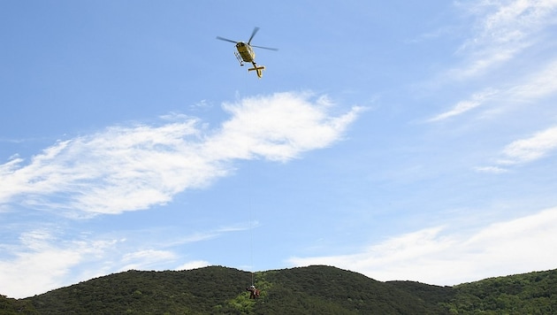 Der Schwerverletzte musste vom Notarzthubschrauber per Taubergung gerettet werden (Symbolbild). (Bild: P. Huber)