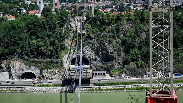Alleine die erste Bauetappe des Westrings, die Brücke über die Donau, soll um 35 Millionen Euro teurer werden als geplant. (Bild: Alexander Schwarzl)