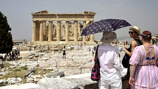 Griechenland hat vorerst bis 15. September so gut wie alle Maßnahmen abgeschafft. (Bild: AFP)