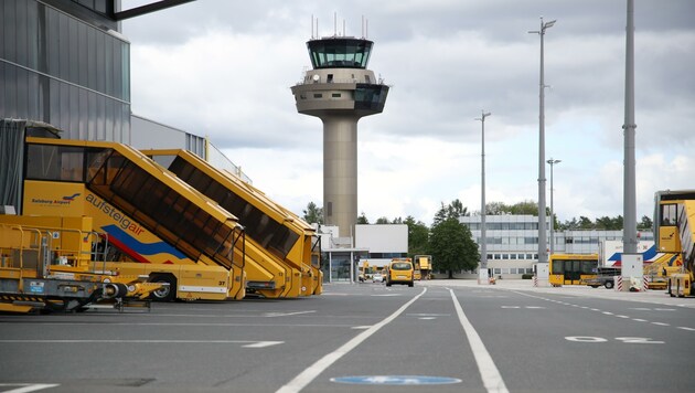 Am Salzburger Flughafen wurden Flüge annulliert, neue kamen dazu. (Bild: Tröster Andreas)