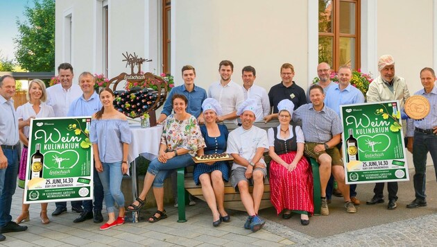 Weinbauern und Wirtsleute, Vertreter von Tourismus und Gemeinde: der gemeinsame Geist in Leutschach lebt! (Bild: Robert Sommerauer)