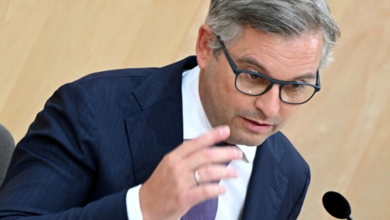 Finanzminister Brunner sieht ein ausgewogenes Paket. (Bild: APA/ROLAND SCHLAGER)