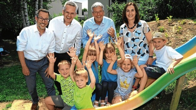 Malle, Gemeindechef Scherwitzl, Kaiser, Gerhild Hubmann im Kindergarten von Magdalensberg. (Bild: Rojsek-Wiedergut Uta)