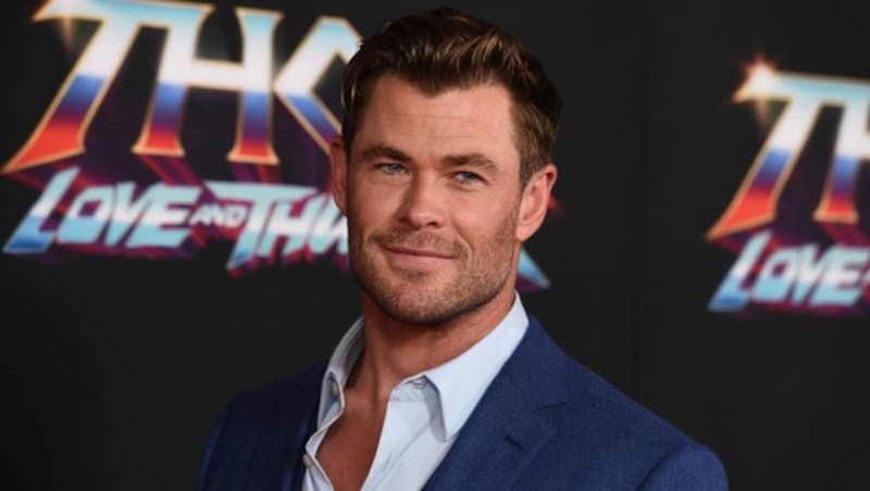 Chris Hemsworth bei der Weltpremiere seines Films „Thor: Love and Thunder“ im El Capitan Theatre in Los Angeles (Bild: Jordan Strauss / AP / picturedesk.com)