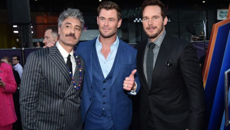 Taika Waititi, Chris Hemsworth und Chris Pratt bei der „Thor: Love and Thunder“-Weltpremiere (Bild: APA/Alberto E. Rodriguez/Getty Images for Disney/AFP)