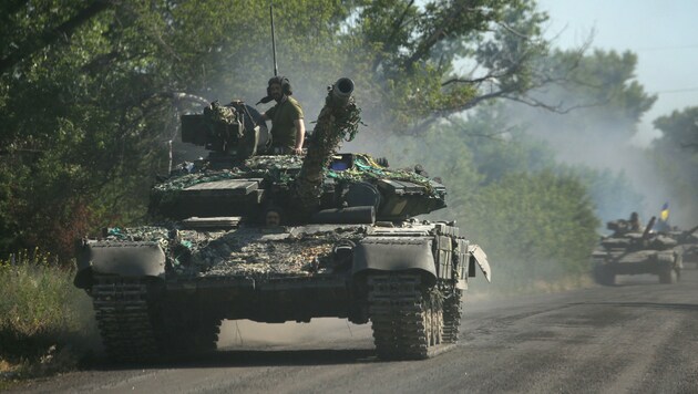 Ukrainische Truppen (Bild: APA/AFP/Anatolii Stepanov)