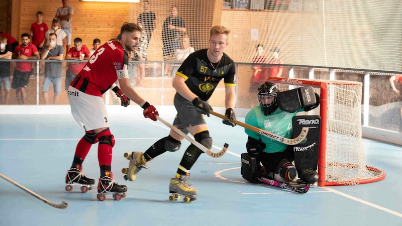 In der Schweizer NLA spielen Aurel Zehrer (l.) und Jonas Fässler (M.) gegeneinander, im Nationalteam kämpfen sie füreinander. (Bild: Maurice Shourot)