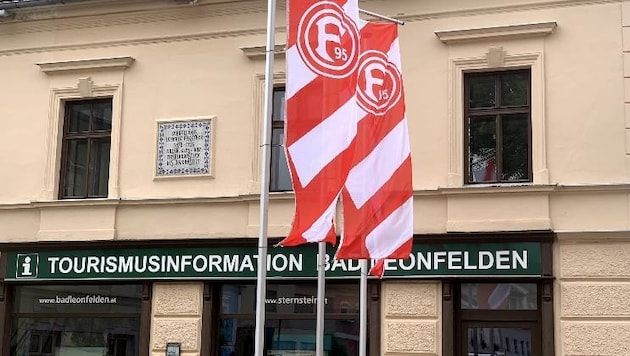 Bad Leonfelden ist dank Fortuna Düsseldorf derzeit rot-weiß. (Bild: Heinz Rosenauer)