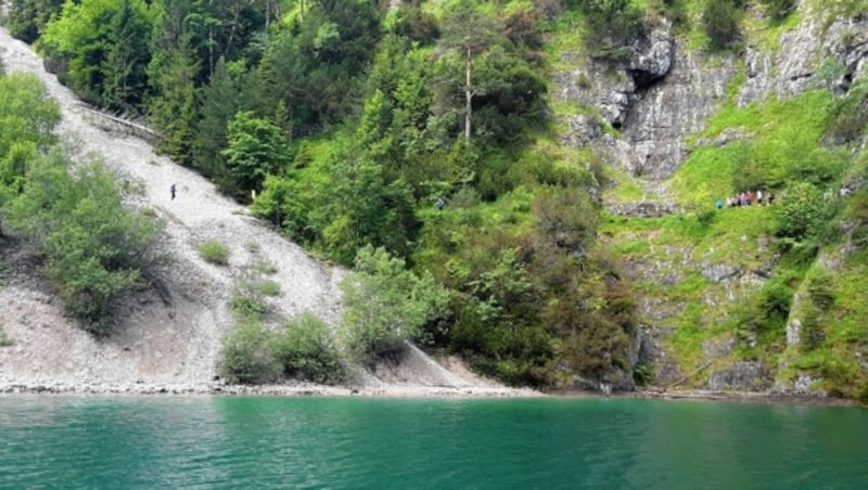 An dieser Stelle stürzte der 70-Jährige in den Achensee. (Bild: zoom.tirol)