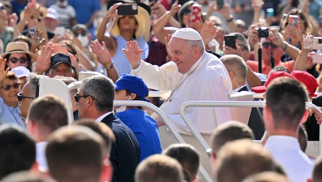 Der Papst bei der Generalaudienz am Mittwoch (Bild: APA/AFP/Alberto PIZZOLI)
