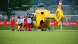 Der Fan musste mit dem Rettungshubschrauber abtransportiert werden. (Bild: Andreas Tröster)