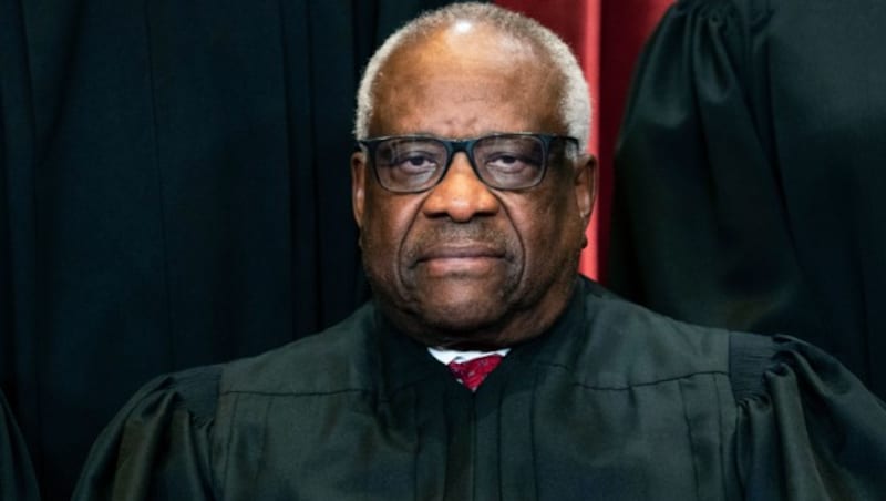 Clarence Thomas ist dem konservativen Flügel des Gerichtshofs zuzuordnen. (Bild: AP/The New York Times/Erin Schaff)