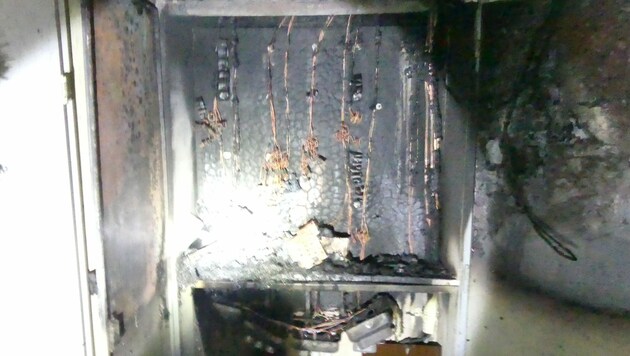 Dieser Elektroverteiler brannte in der Nacht ab (Bild: BF-Graz)
