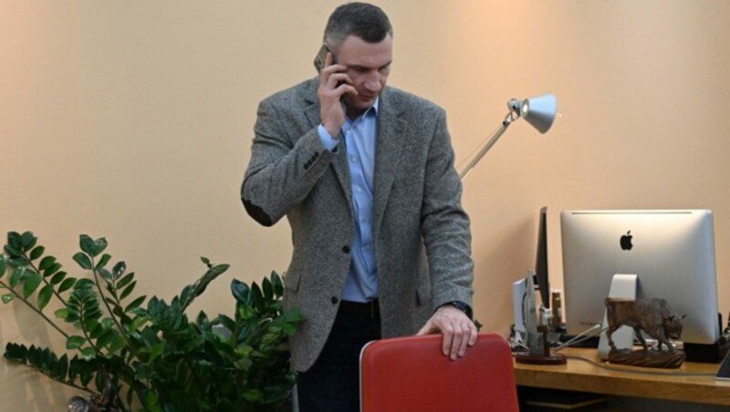 Vitali Klitschko in seinem Büro in Kiew (Bild: Sergei SUPINSKY / AFP)