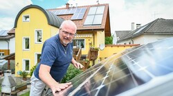 Christian Schmidt und seine PV-Anlage (Bild: Wenzel Markus)