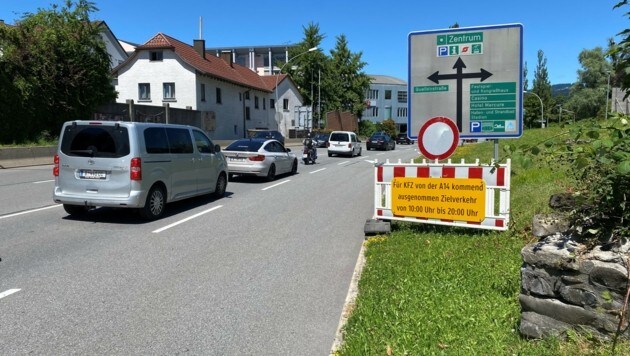 Für Fahrzeuge, die vom den Citytunnel kommen, ist die Durchfahrt durch Bregenz derzeit gesperrt. (Bild: sos)