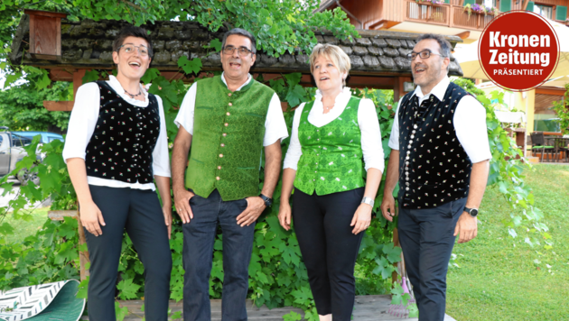 S’klane Quartett mit Andreas, Teresa, Josef und der musikalischen Leiterin Sieglinde Salcher (2.v.r.) (Bild: Wilfried Krierer)