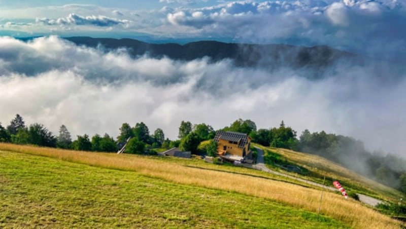 Der Startplatz „Fünfhundert“ am Ossiacherberg - 500 Höhenmeter über dem Ossiachersee. In diesem Fall mussten wir warten, bis sich die Wolken verzogen haben. (Bild: Hannes Wallner)