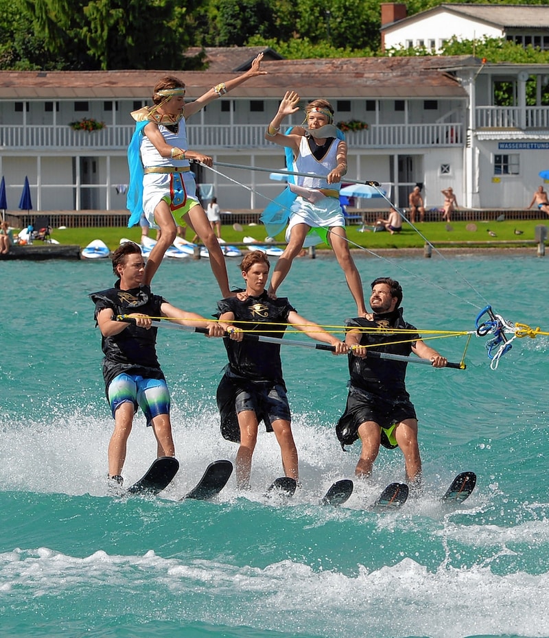 Zweistöckige Formation bei Wasserskishow in Velden (Bild: SOBE HERMANN 9232 ROSEGG)