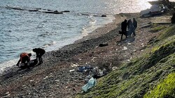 Schon im März 2022 mussten Leichen vom Strand fortgeschafft werden. (Bild: APA/AFP/Anthi PAZIANOU)