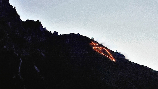 Am Wochenende brannten auf den Tiroler Bergen wieder zahlreiche Herz-Jesu-Feuer. (Bild: Christof Birbaumer (Symbolbild))