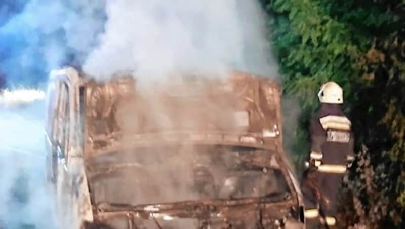 In Ungarn nahe der Grenze zu Deutschkreutz ging in der Nacht ein Auto in Flammen auf. (Bild: FF Deutschkreutz)