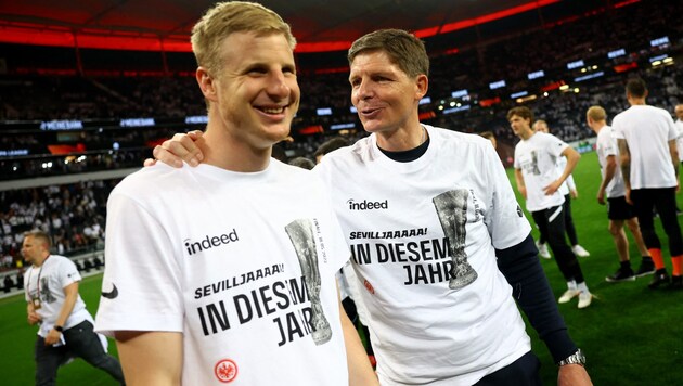 Martin Hinteregger im vergangenen Frühjahr mit seinem damaligen Eintracht-Frankfurt-Trainer Oliver Glasner (Bild: KAI PFAFFENBACH / REUTERS / picturedesk.com)