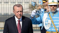 Präsident Recep Tayyip Erdogan kündigte an: „Morgen werden wir zum NATO-Gipfel in Spanien gehen und alles Notwendige im Einklang mit den Rechten und Interessen unseres Landes tun.“ (Bild: APA/AFP/Adem ALTAN)