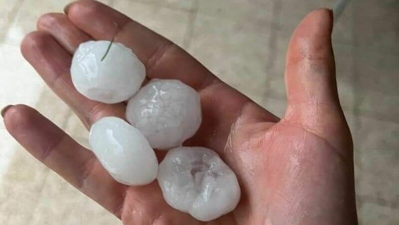 Auch Extremwetter wie Starkregen oder Hagel werden durch die Bodenversiegelung gefördert. (Bild: ÖHV)