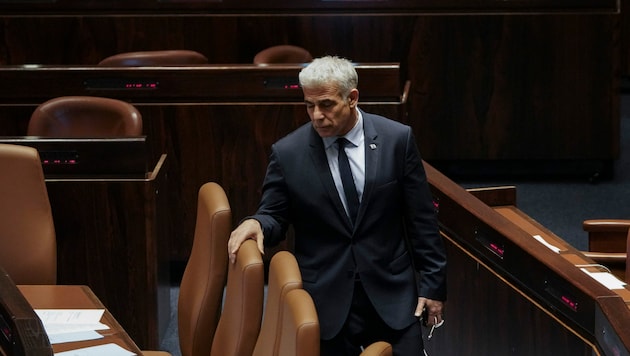 Das Parlament soll aufgelöst, Yair Lapid bis zuden Wahlen das Amt des Regierungschefs übernehmen. (Bild: AP)