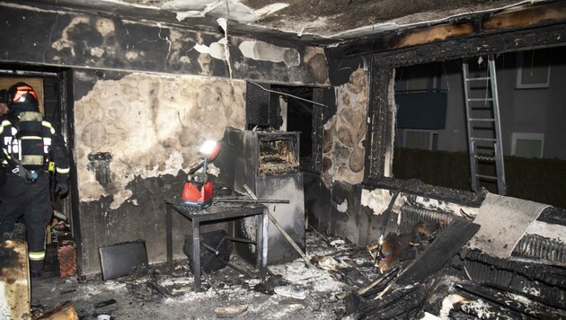 Der Wohnungsbrand richtete einen enormen Schaden an. (Bild: Zeitungsfoto.at)