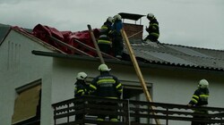 In der Gemeinde Krakau wurde auch ein Haus teilweise abgedeckt. (Bild: BFV Murau)