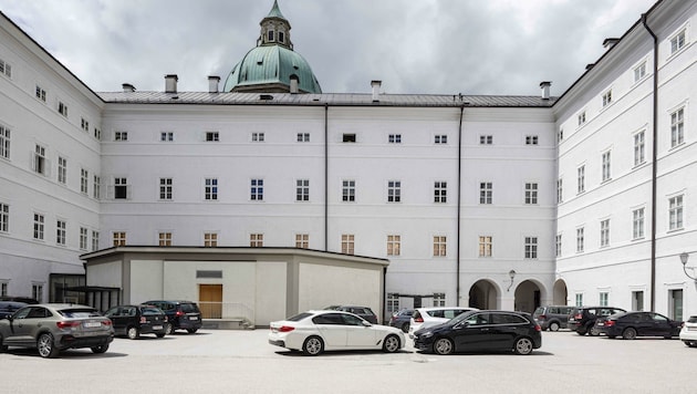 Der Innenhof ist derzeit ein Parkplatz. Ein begrünter Platz mit Brunnen soll dort entstehen. (Bild: ANDREW PHELPS)