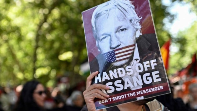 Anhänger des Wikileaks-Gründers fordern seit Jahren seine Freilassung. (Bild: AFP)