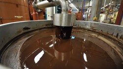 Der Schokolade-Hersteller Barry Callebaut setzt die Schokoladenproduktion im seinem belgischen Werk Wieze aus. In einer produzierten Charge wurden Salmonellen nachgewiesen. (Bild: AFP)