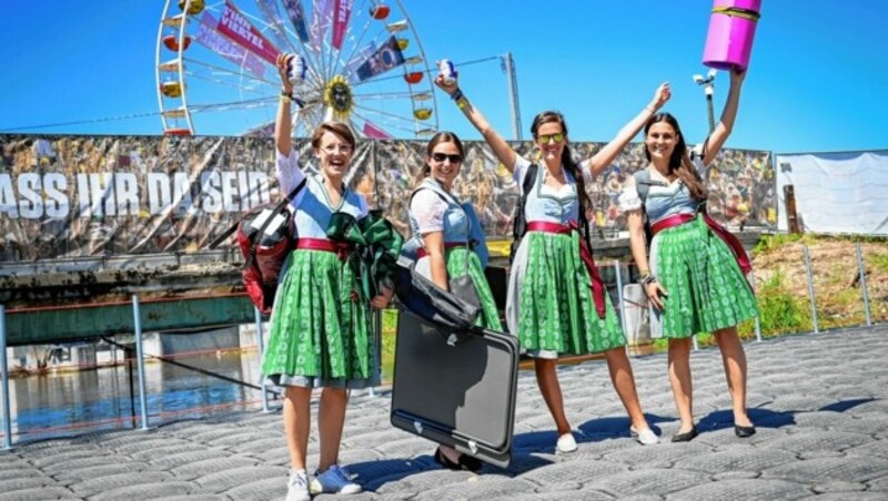 Dirndl und Lederhosen sind am Festival Pflicht! (Bild: Alexander Schwarzl)