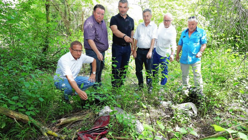 In Lutzmannsburg sorgt besonders der Abfall der Migranten im Wald für Ärger. (Bild: Judt Reinhard)