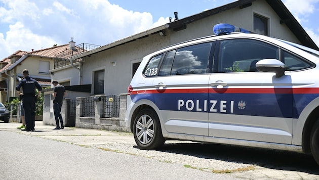Die Polizei an einem Pflegedrama-Tatort in Niederösterreich (Bild: Imre Antal)