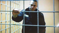 Der in Russland inhaftierte Kremlgegner Alexej Nawalny ist Aussagen seines Anwalts Wadim Kobsew zufolge erneut schwer erkrankt. (Bild: AP)