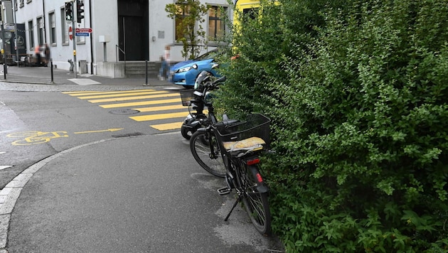 An dieser Kreuzung stießen der 91-jährige E-Biker und der 92-jährige E-Rollstuhlfahrer zusammen. (Bild: Kapo St. Gallen)