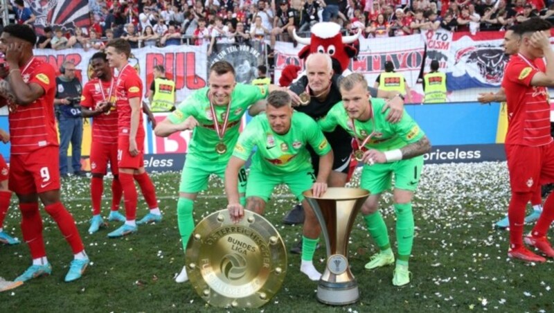 Tormannparade: Philipp Köhn, Alexander Walke, Trainer Herbert Ilsanker und Nico Mantl (v. li.). (Bild: Tröster Andreas)