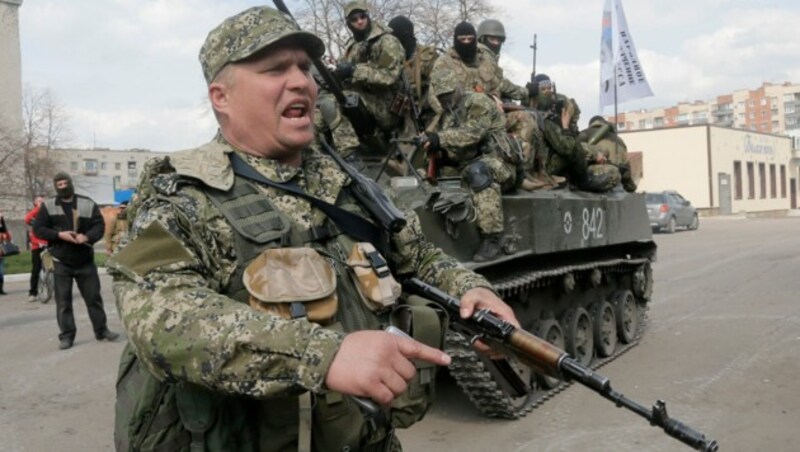 Pro-russische Separatisten in der ostukrainischen Region Luhansk (Bild: AP)