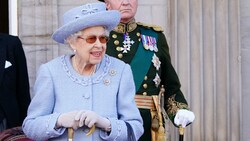 Königin Elizabeth II. am 30. Juni 2022 bei der Reddendo-Parade in Edinburgh (Bild: APA/Photo by Jane Barlow/AFP)