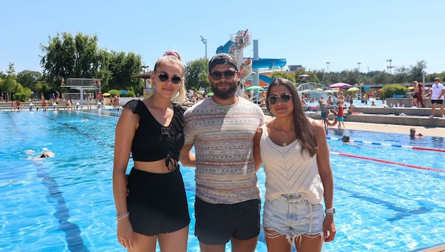 Silvana, Samuel und Sherine erholten sich am Sonntag im Freibad vom Schrecken beim Hochhausbrand in Braunau. (Bild: Scharinger Daniel)