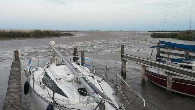 Bizarrer Anblick: Der Sturm trieb das Wasser aus der Bucht. (Bild: Thomas Pertl)