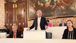 Der neue steirische ÖVP-Landeshauptmann Christopher Drexler bei seiner Antrittsrede im Landtag (Bild: Christian Jauschowetz)