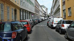 Da wo jetzt noch jeder Parkplatz besetzt ist, soll schon bald eine grüne Wohnstraße sein. (Bild: Tomschi Peter)