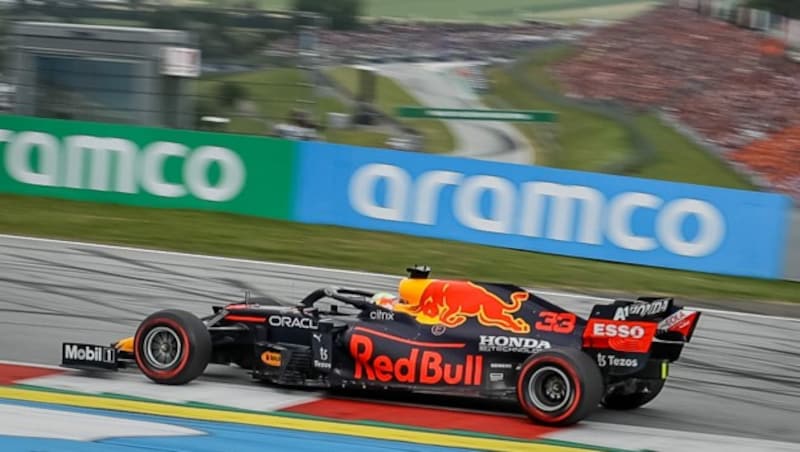 Mit dem RB16B zwang Verstappen Hamilton in die Knie. (Bild: GEPA pictures)