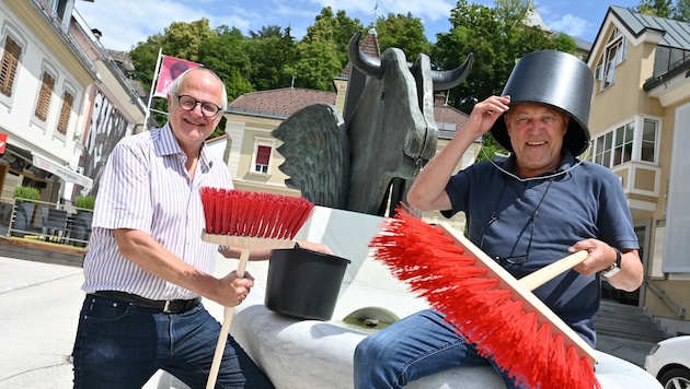 Der Schmäh läuft auch in der heißen Jahreszeit: Die KIB-Kabarettisten Arthur Ottowitz und Philipp Hainz laden heuer erstmals zum heißen Sommerkabarett in die alte Meierei. (Bild: Hronek Eveline)