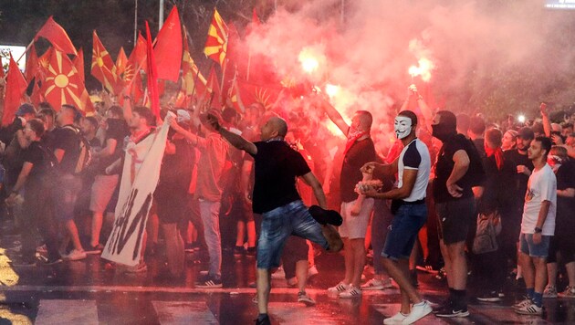 Elf Demonstranten wurden in Skopje festgenommen. (Bild: Associated Press)